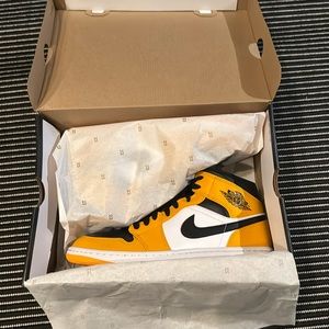 NIB Nike Air Jordan 1 Mid Taxi ("Bruce Lee")